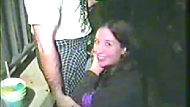 白髪の男は金髪の十代の王女を最大限に満足させることができます。 えっち 動画 女性