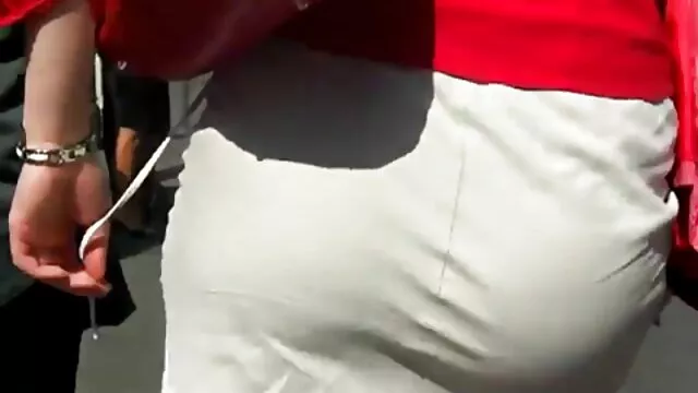 彼女は巨根を吸っている間に猫を遊ぶのが大好きです。 女性 向け エロ 動画 拘束