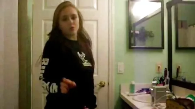 汚れと激しいorgasmとともにかわいい小さな 女 の エロ 動画