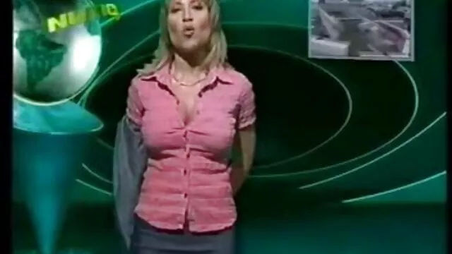 ブルネットは自動的に彼女の足を開きます 女 が 見る 無料 エロ 動画